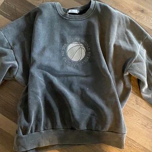 oversized sweatshirt